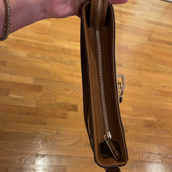 Michael Kors Hamilton Traveler messenger bag - Picture 15 of 16